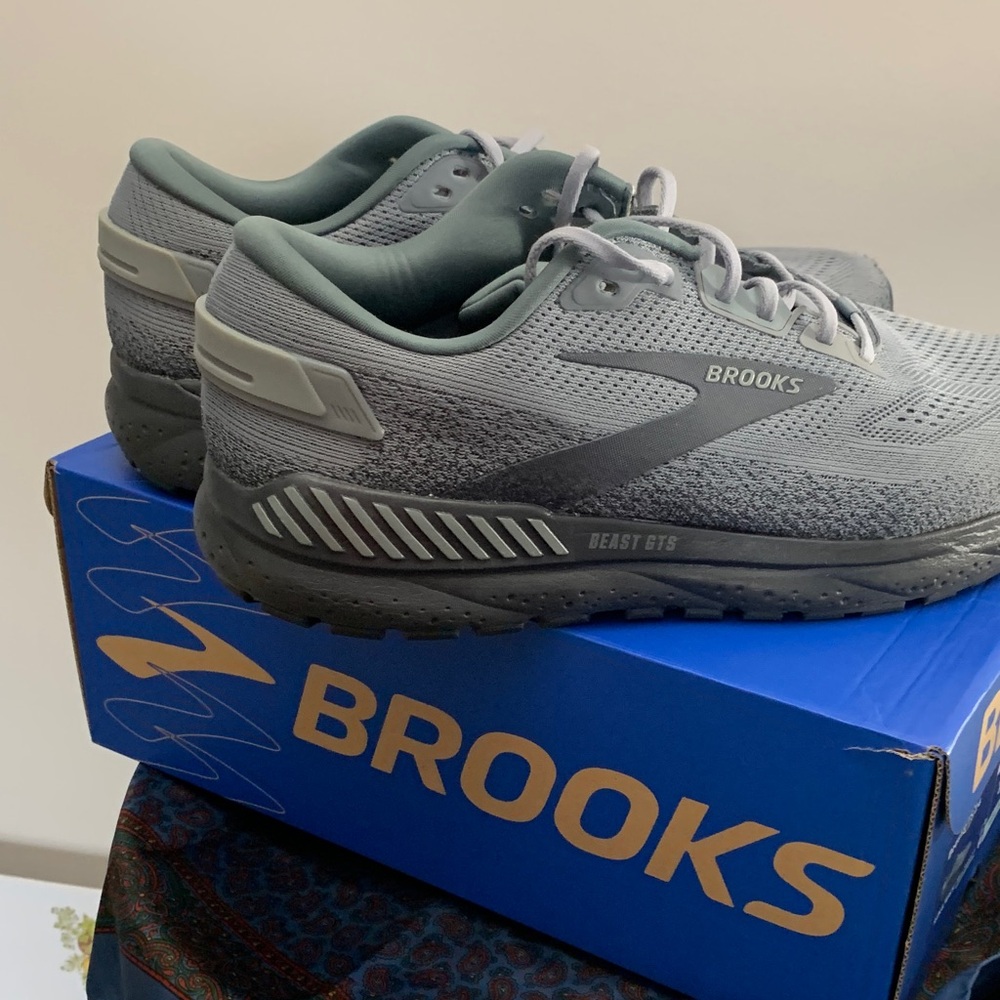 Brooks Men's Beast GTS 24 - Worn Twice Gently - Like Brand New 13 Wide 2e - Picture 3 of 15